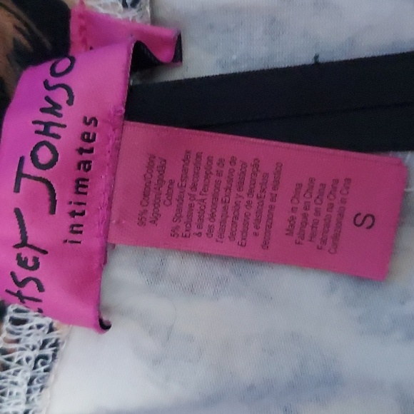 Betsey Johnson Cropped Cheetah 🐆 PJ Pants Small - Picture 8 of 9